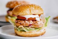 Grilled Salmon Burgers with Lemon Dill Sauce Recipe