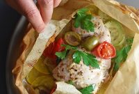 Lemon Garlic Chicken in Parchment Packets: Juicy Baked Dinner