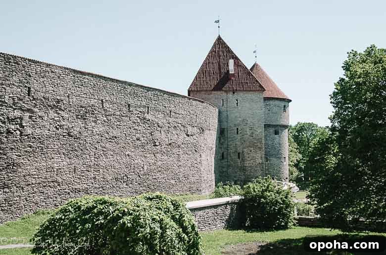 Architecture Old Town Tallinn Estonia | Umami Girl 780