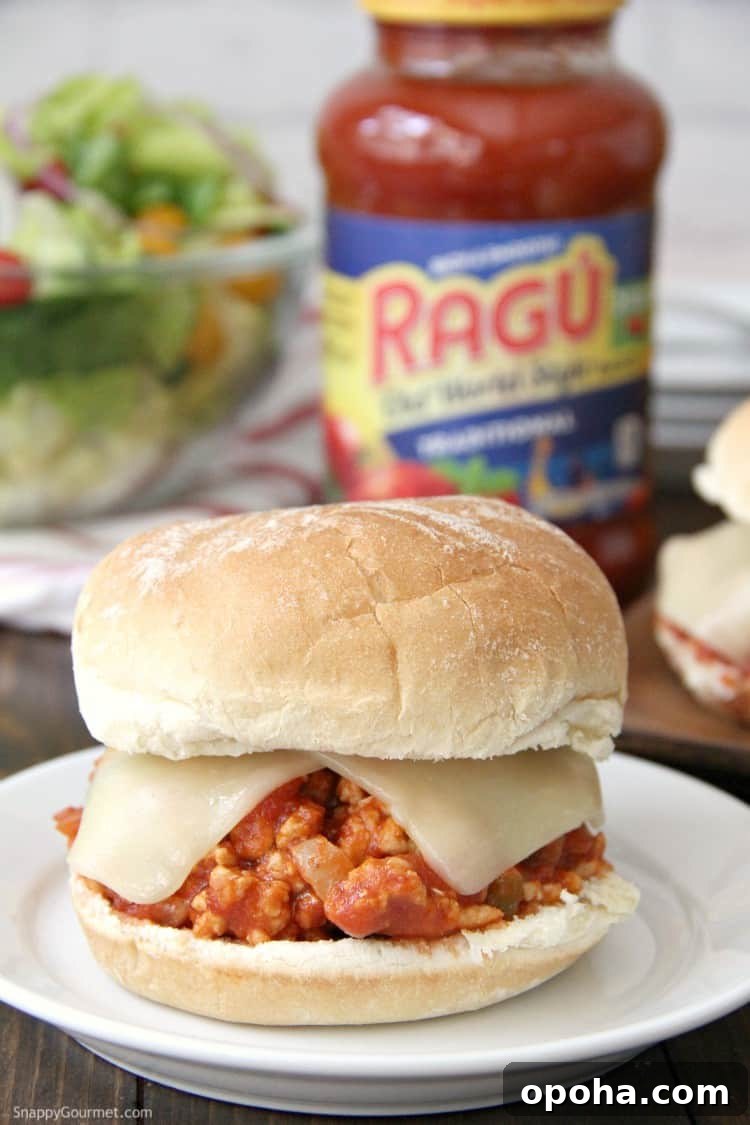 Italian Sloppy Joes - quick weeknight dinner with ground chicken, tomato sauce, onions, peppers, and cheese Italian Sloppy Joe with Ragu sauce