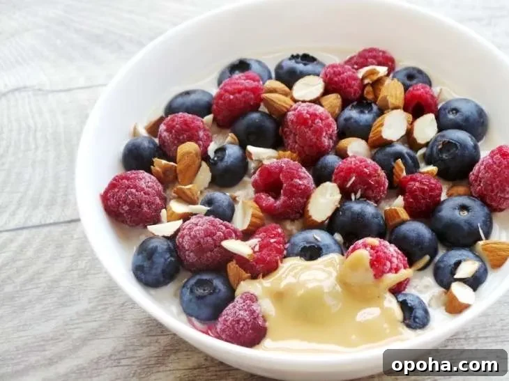 Vegan overnight oats with peanut butter, berries and chia seeds! This is a delicious easy healthy breakfast that you can make in about 5 minutes the day ahead and take on the go! Overnight oats are also a great pre- and post-workout meal, so great if you're doing your workouts in the morning!
