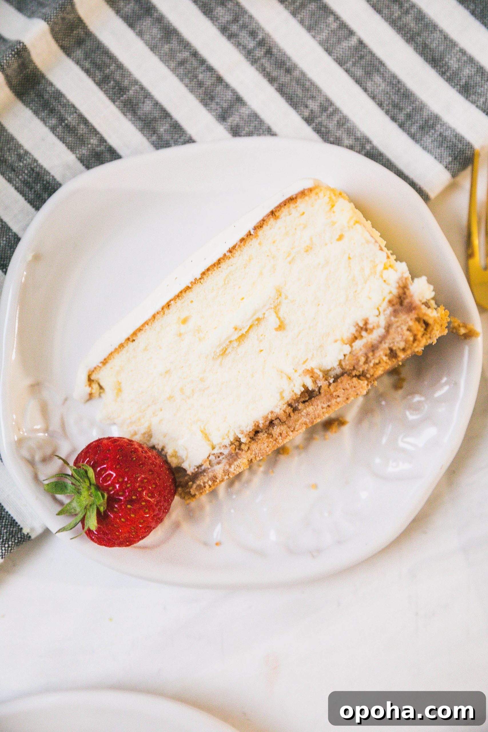 Creamy Vanilla Cheesecake with Tangy Sour Cream Glaze 4 Vanilla Cheesecake with Sour Cream Topping-5