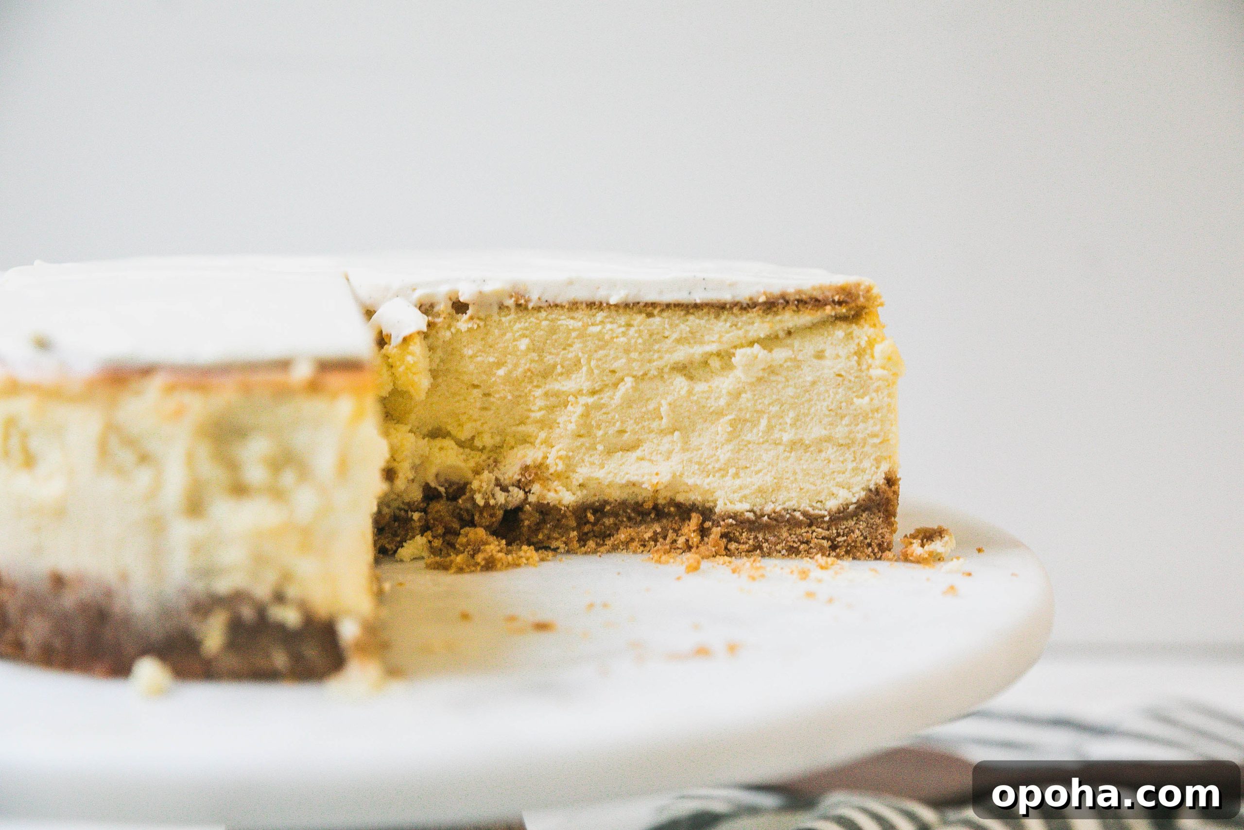 Creamy Vanilla Cheesecake with Tangy Sour Cream Glaze 8 Vanilla Cheesecake with Sour Cream Topping-6