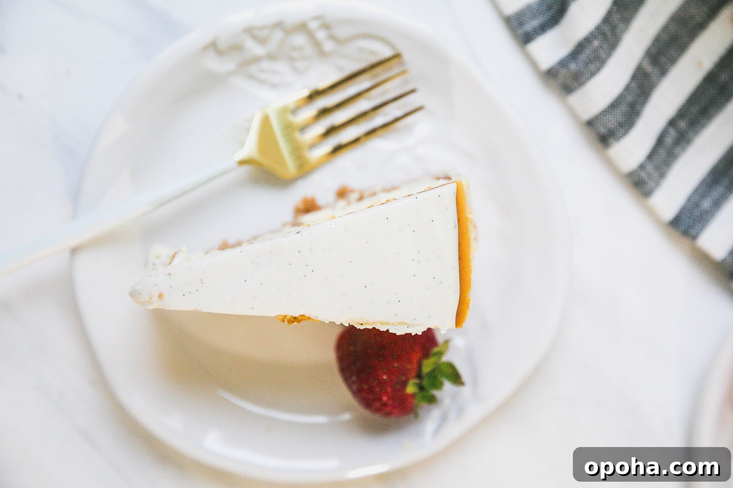 Creamy Vanilla Cheesecake with Tangy Sour Cream Glaze 9 Vanilla Cheesecake with Sour Cream Topping-8