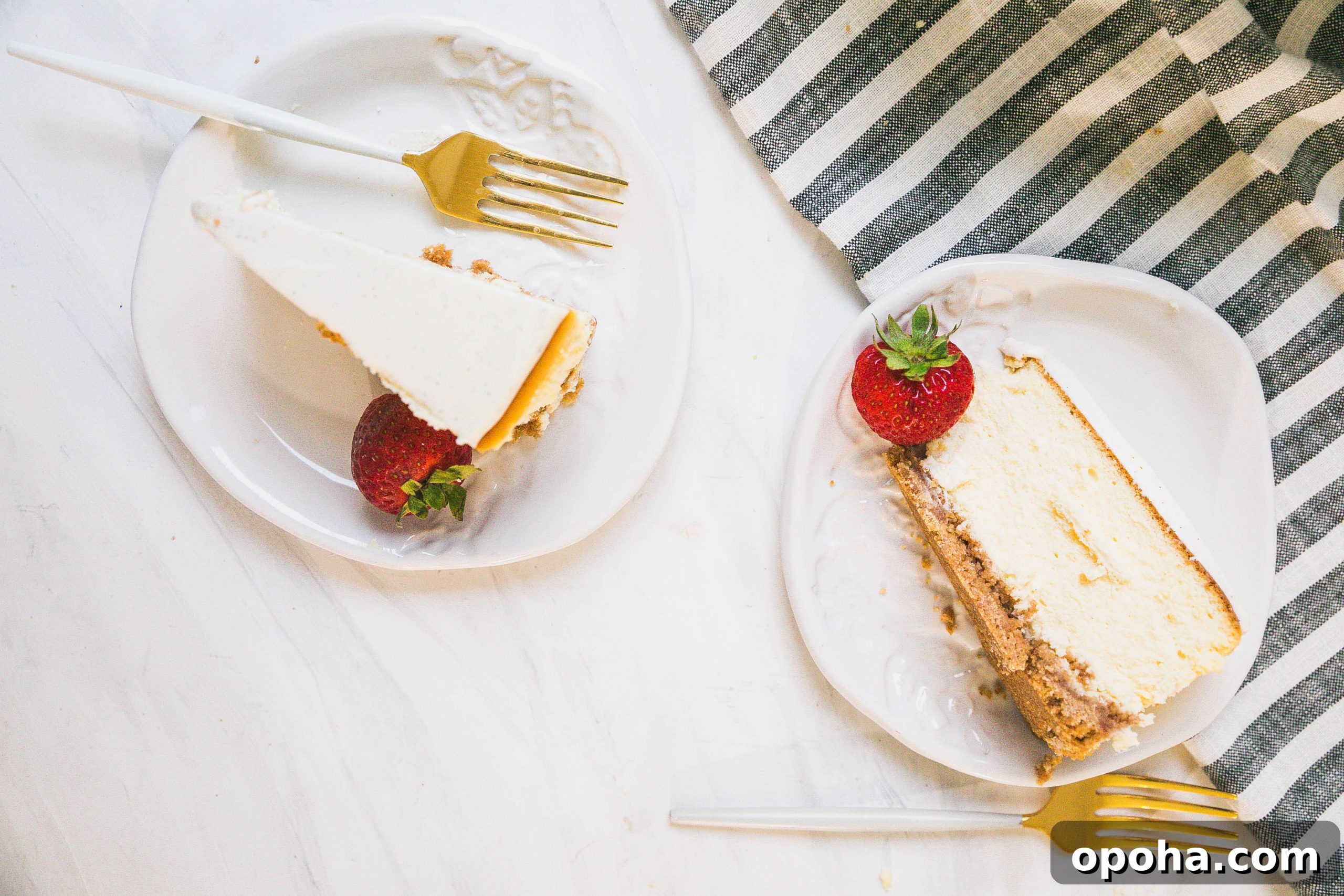 Creamy Vanilla Cheesecake with Tangy Sour Cream Glaze 10 Vanilla Cheesecake with Sour Cream Topping-4