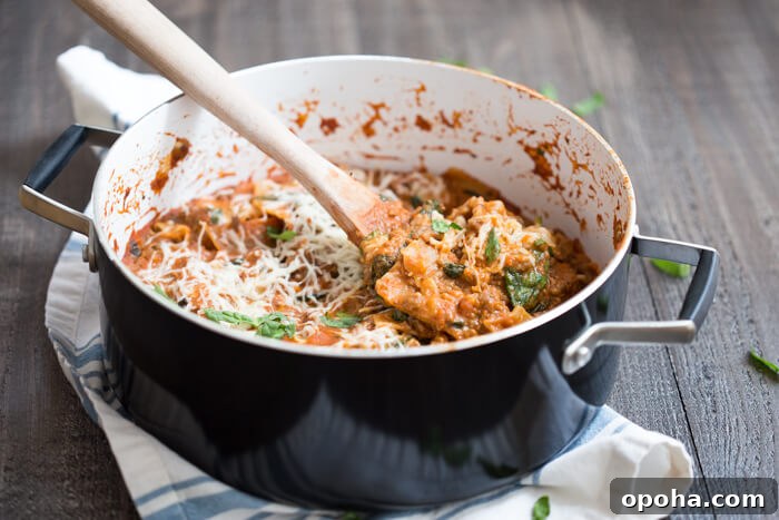 Healthy Hamburger Helper Lasagna Skillet, OMG! This dinner is genius: one pot on the stove top with minimal effort for the tastiest homemade lasagna with lots of hidden veggies.