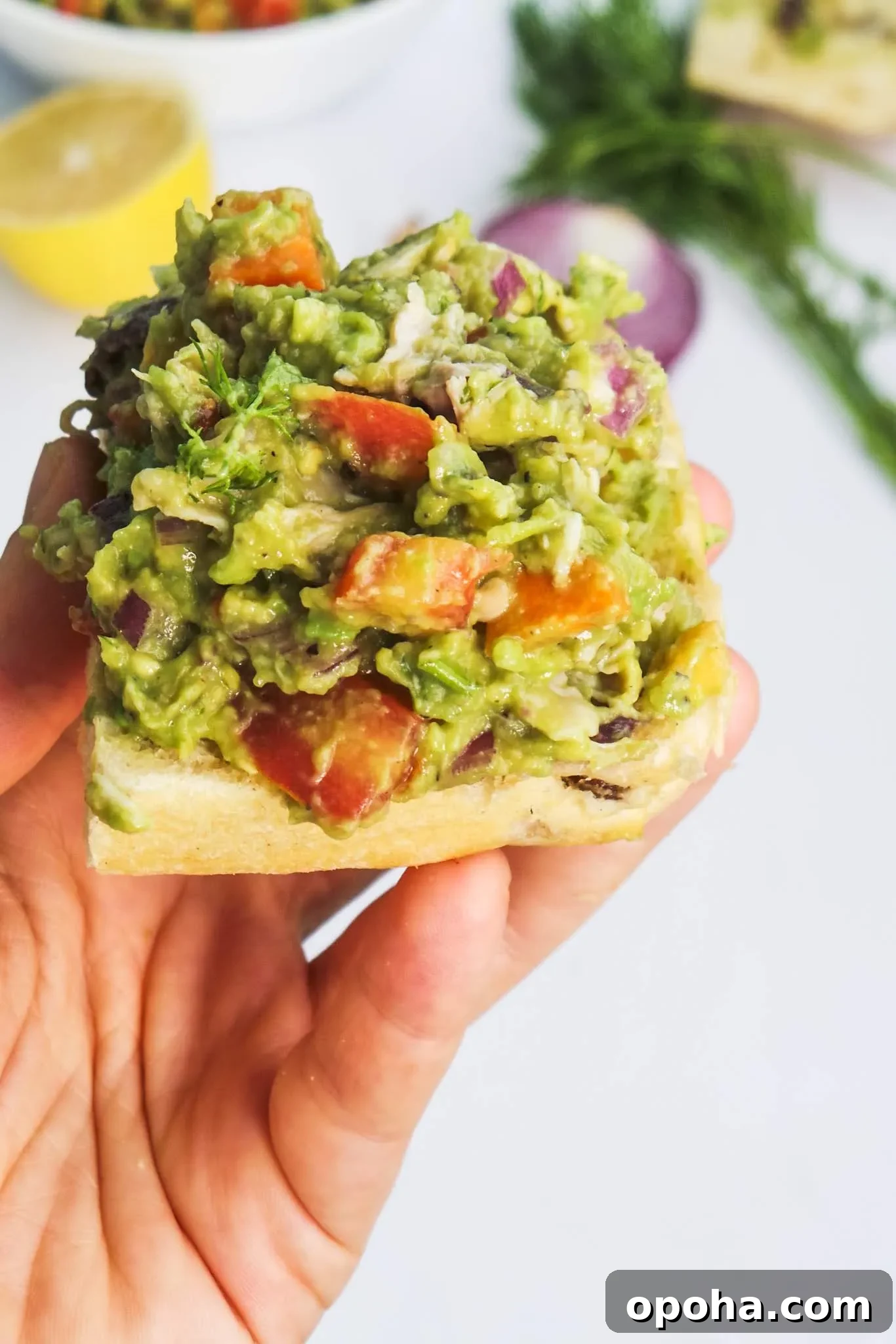 Healthy chicken salad with avocado - an easy paleo low carb chicken salad recipe that is filled with vegetables, protein and healthy fats - healthy and delicious, perfect for a healthy snack or clean eating lunch!